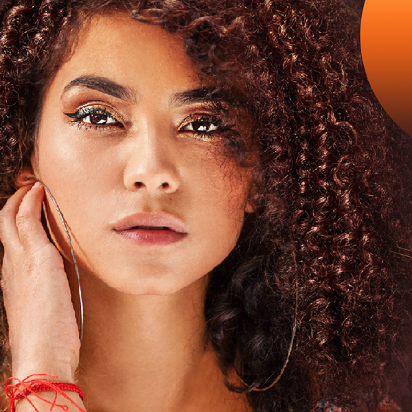 Balsamo addolcente conditioner con estratti naturali per capelli mossi,  ricci, super-ricci, afro Natural&Amazing di DIVINA BLK (400ml) : :  Bellezza