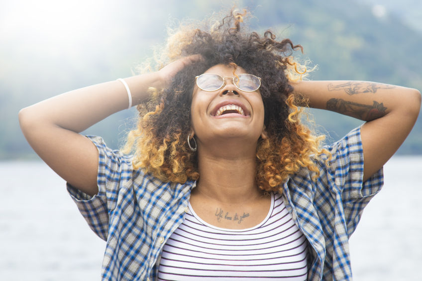 Capelli afro sempre secchi? Applica un olio!