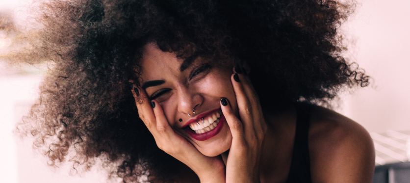 Baume : pourquoi est le meilleur allié des cheveux bouclés