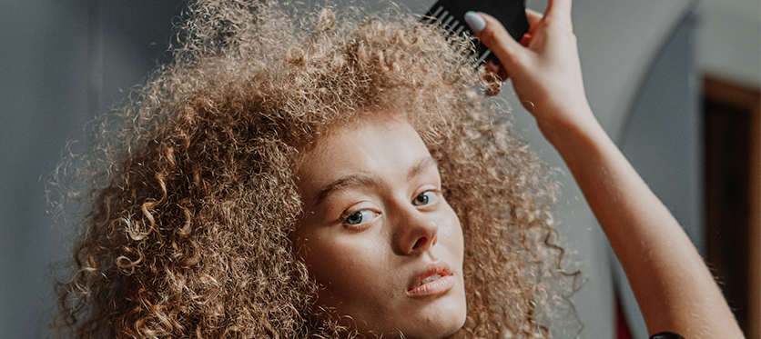 Curl out. Кудрявый метод буквы. What happens when you Brush curly hair.