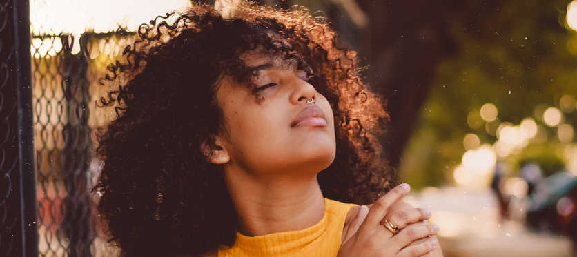 Ravvivare i ricci nei giorni post shampoo: tutti i segreti del refresh -  Divina BLK - Prodotti cosmetici per capelli ricci, super-ricci e afro